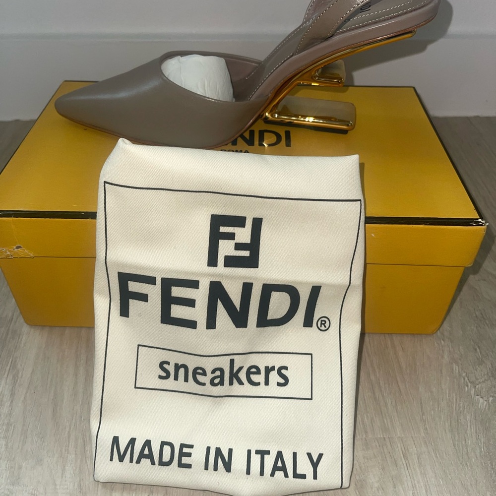 Fendi - Picture 8 of 12